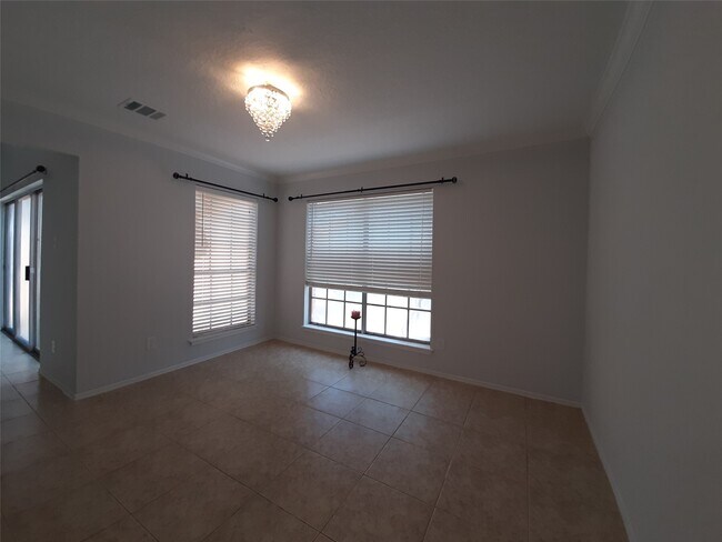 Building Photo - 8 Fawnchase Ct