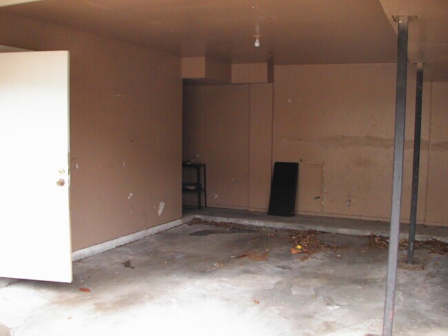 Building Photo - 10834 Sugar Hill Dr