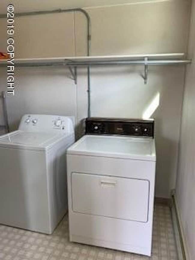 Building Photo - Quiet home in South Anchorage with Views