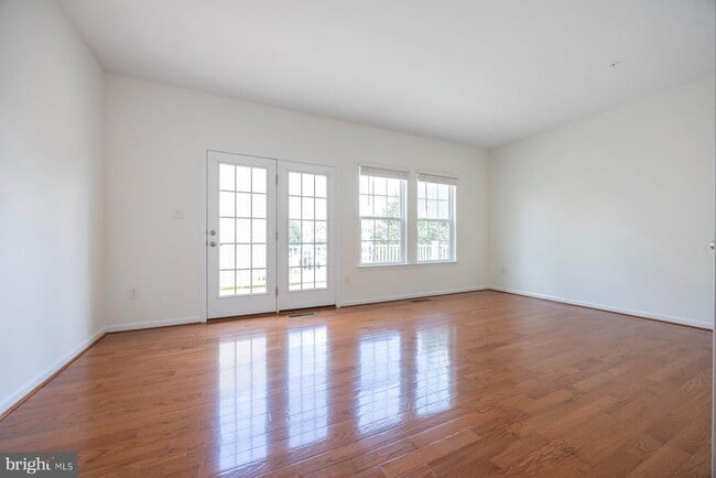 Building Photo - 616 Warbler Walk