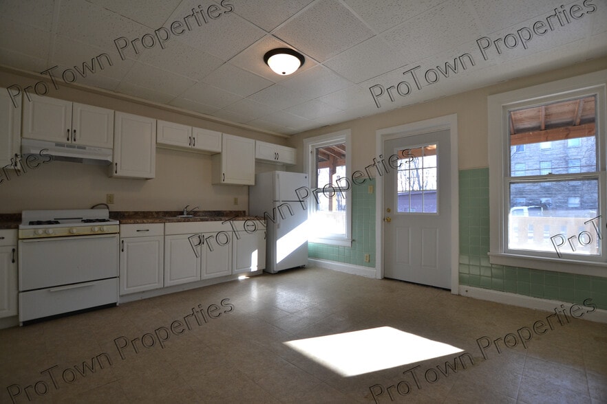 Building Photo - 258 Western Ave