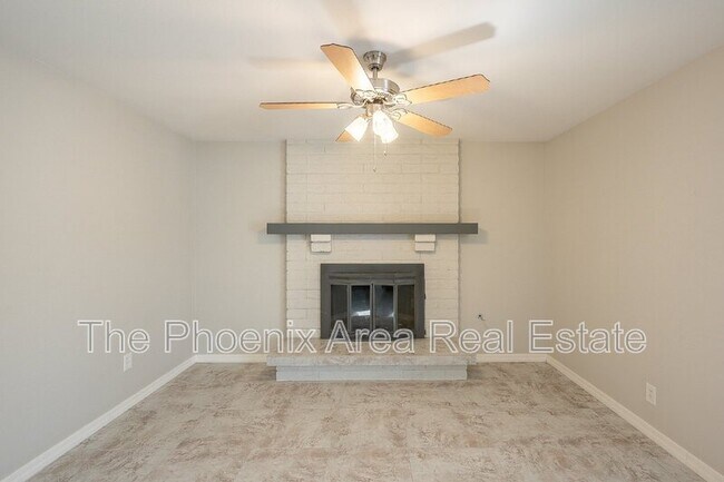 Building Photo - 522 E Balboa Dr