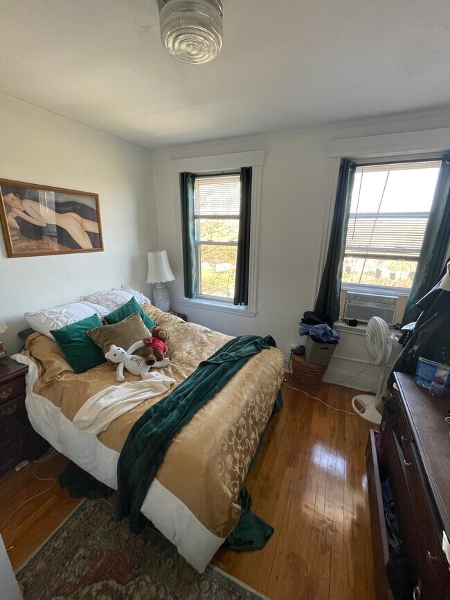 Building Photo - 376 Riverway