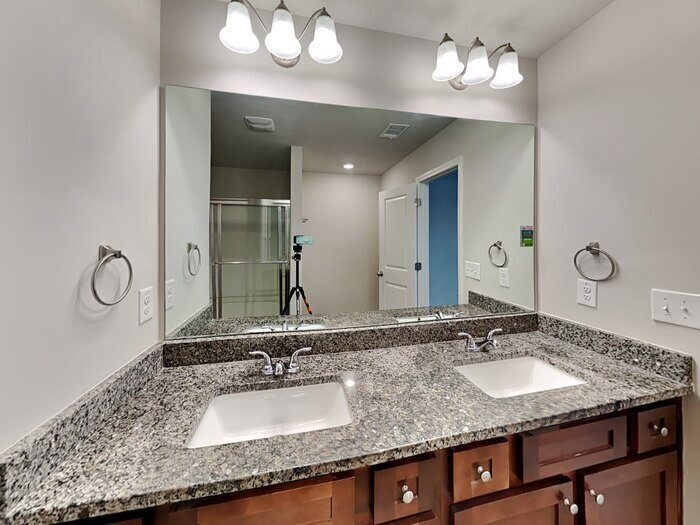 Building Photo - 15 Blake Ave