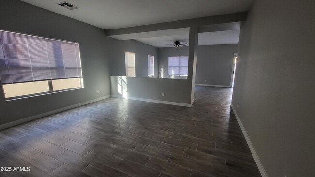 Building Photo - 2731 S Sailors Way