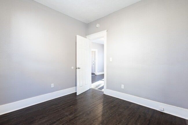 Building Photo - Cozy Single-Family Home with Spacious Back Yard!