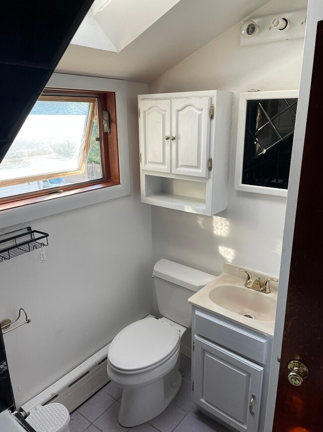 Building Photo - 84 Bridge St