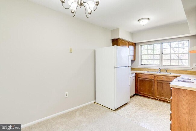 Building Photo - 7758 New Providence Dr
