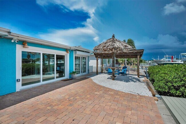 Building Photo - 17727 Long Point Dr