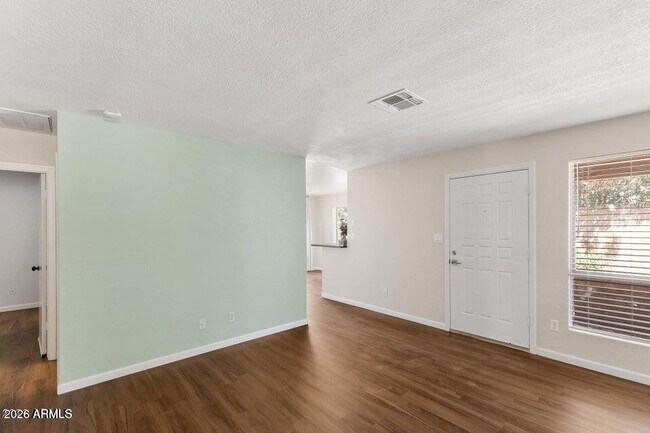 Building Photo - 330 W Tonopah Dr