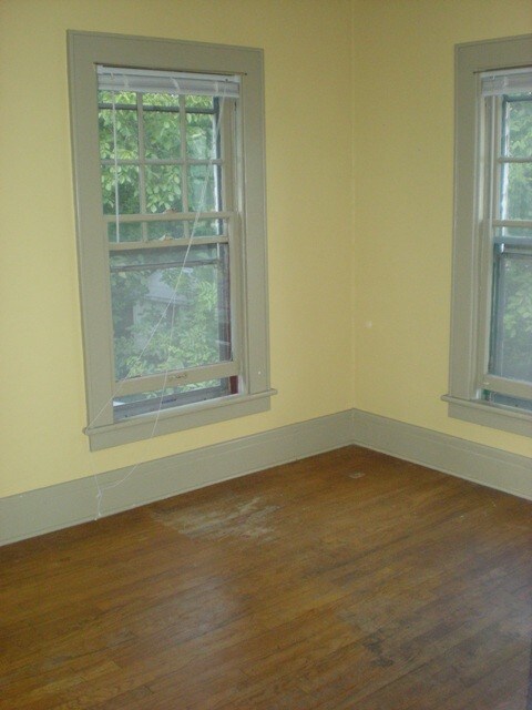 second medium size bedroom - 135 Roney Rd