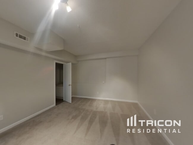 Building Photo - 1025 Brenton Dr NW