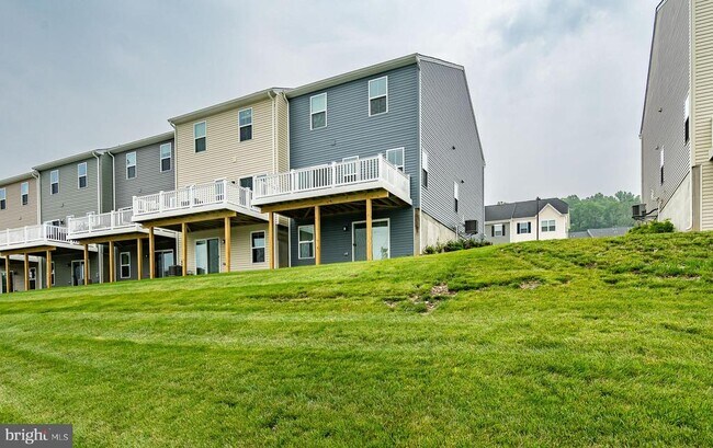 Building Photo - 208 Chase Dr