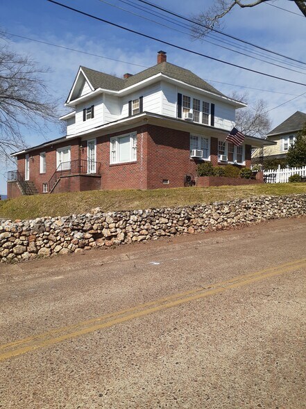 Building Photo - 115 S Crest Rd