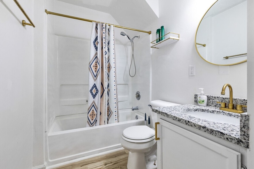 Building Photo - 1300 Nylic St