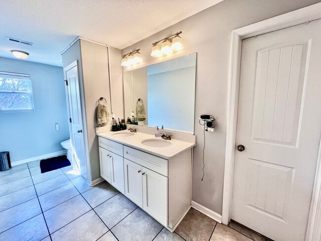 Building Photo - Stunning Corner-Lot Home with Space, Style & Modern Comfort