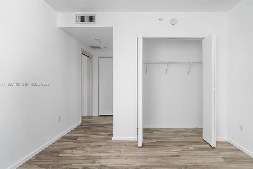 Building Photo - 801 S Miami Ave