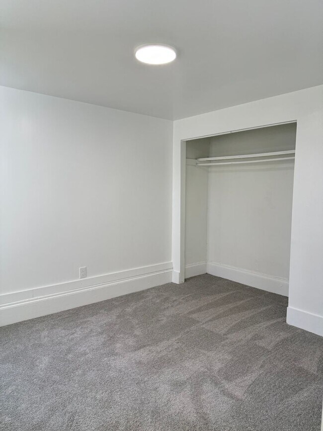 Building Photo - 1701 E Ganson St