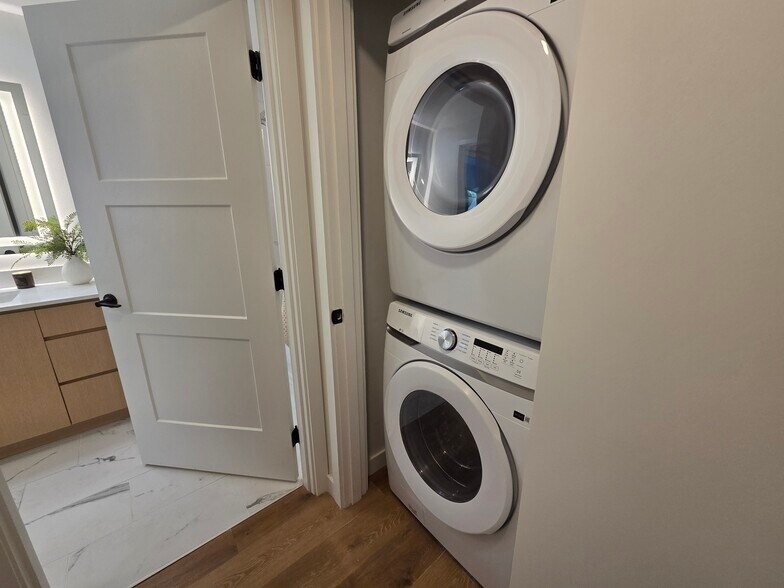 Building Photo - 1550 NE 124th St