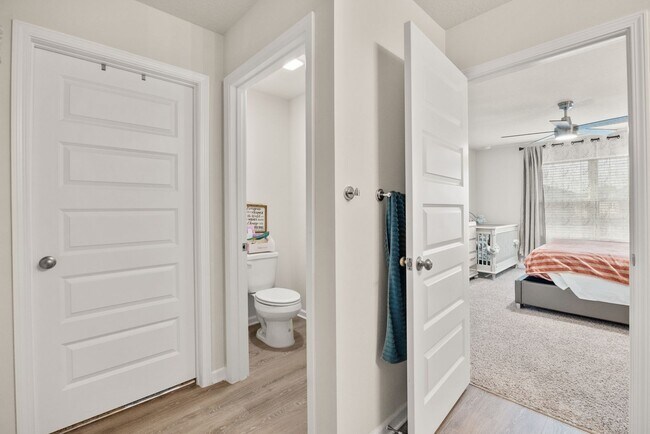 Building Photo - 4/2 Stunning Brick Home with community pool in Crestview