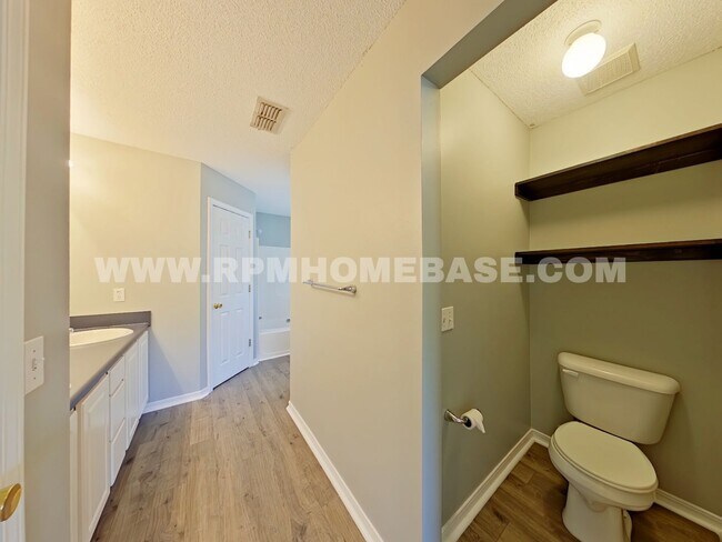 Building Photo - 1326 Jeffrine Dr