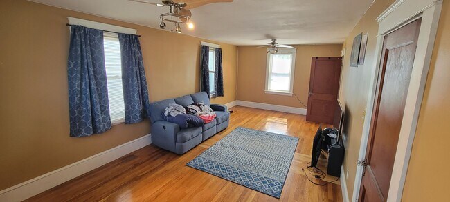 Building Photo - Alsace St #204 Manchester NH