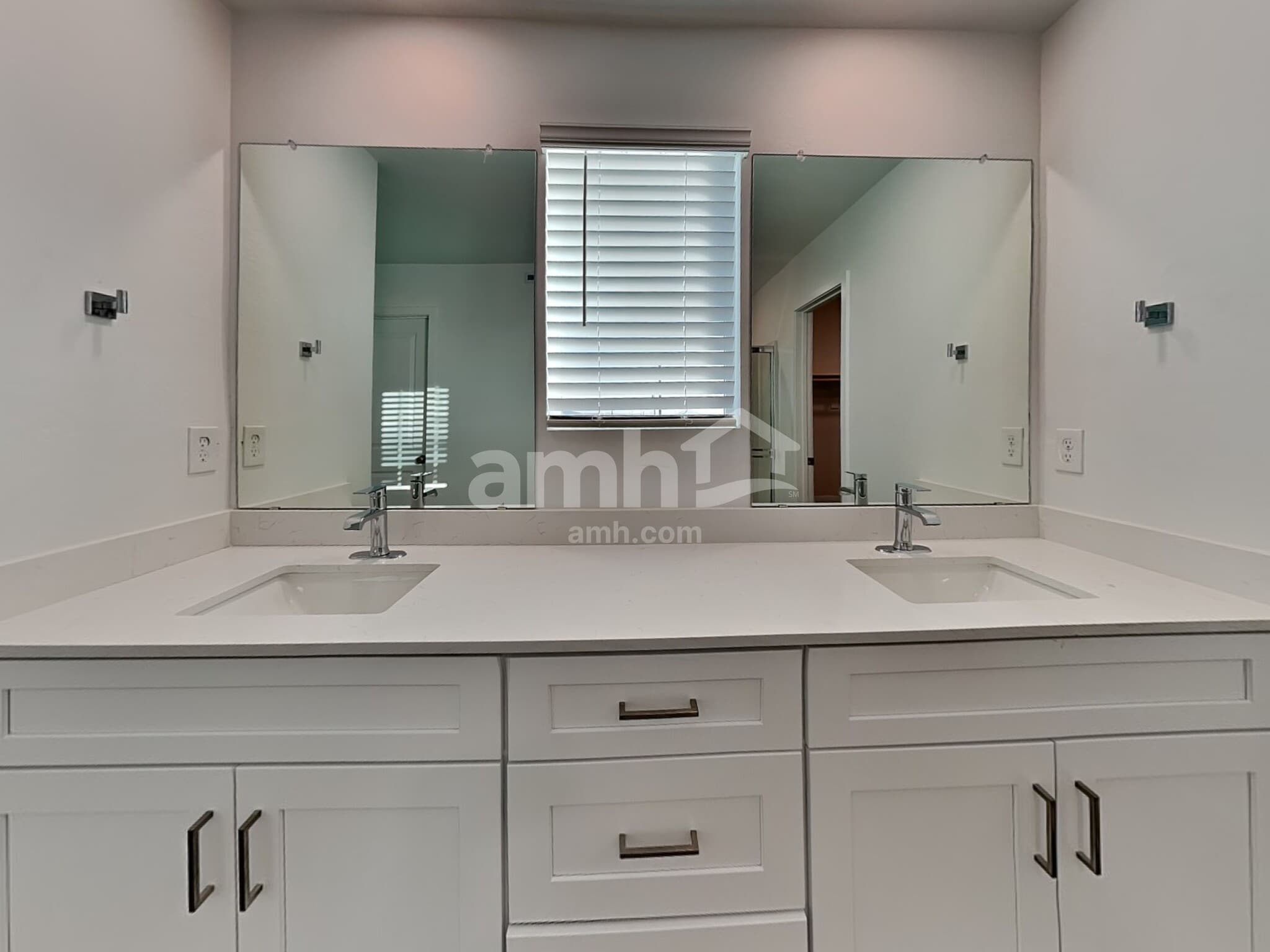 Building Photo - 6971 N 125th Dr