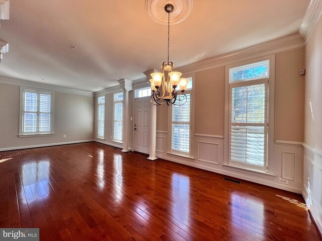 Building Photo - 376 Parkview Ave