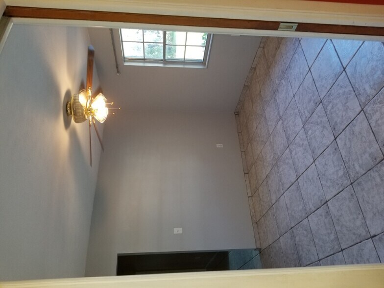 Building Photo - 1165 Fox Creek Dr