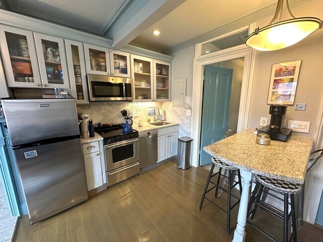 Building Photo - 88 Charles St