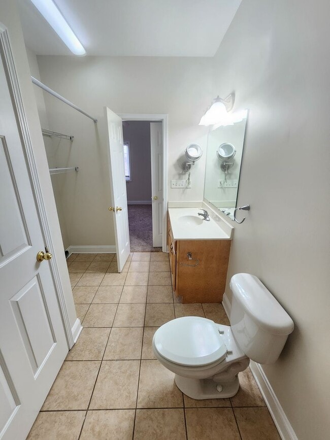Building Photo - Weaverville Rental!