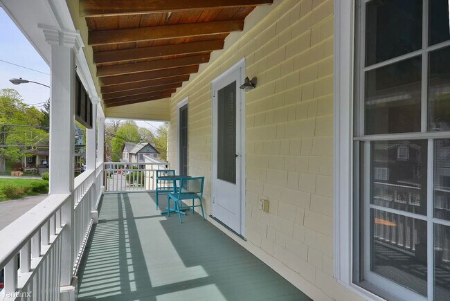 Building Photo - 2 br, 1 bath House - 8 Main St