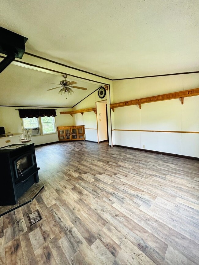 Building Photo - Country 3 Bed / 2 Bath Home for RENT