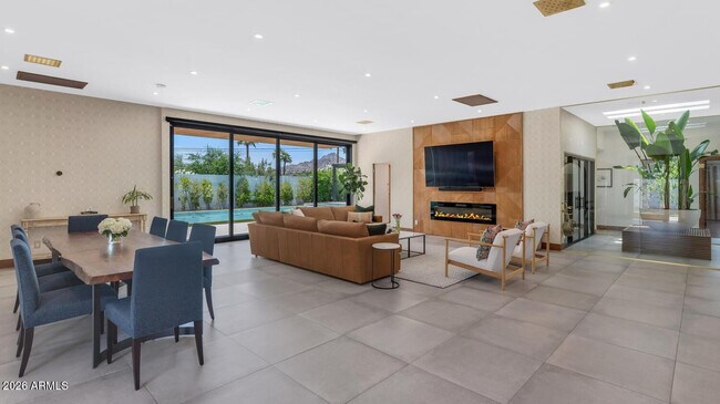 Building Photo - 5812 N 44th Pl