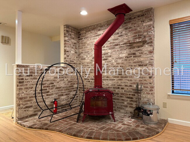 Building Photo - 1098 Cindy Ct