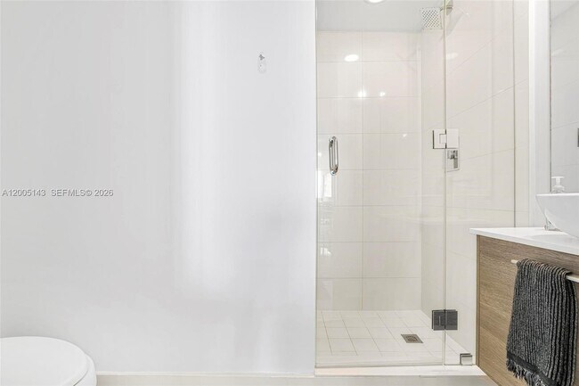 Building Photo - 650 NE 32nd St