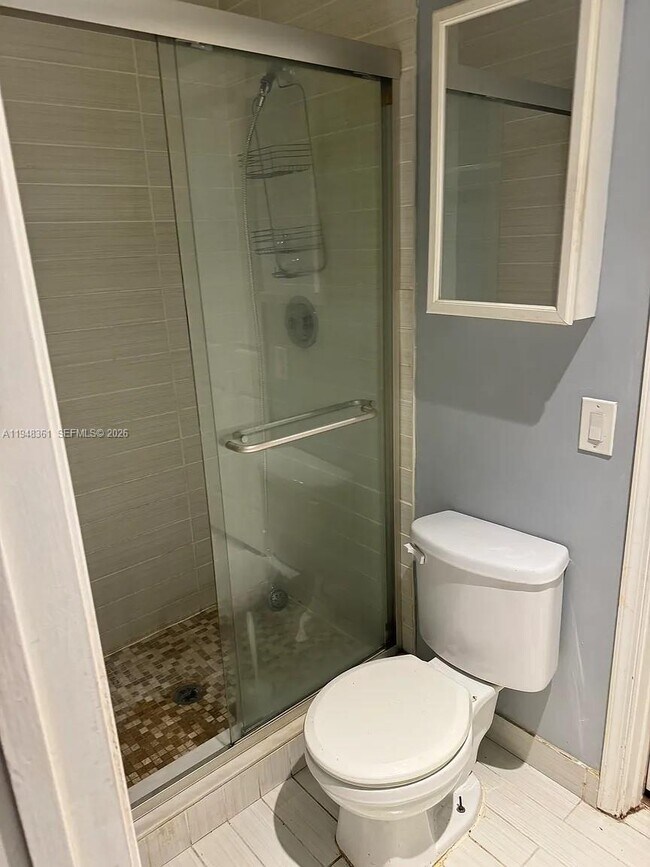 Building Photo - 812 SE 14th Ct