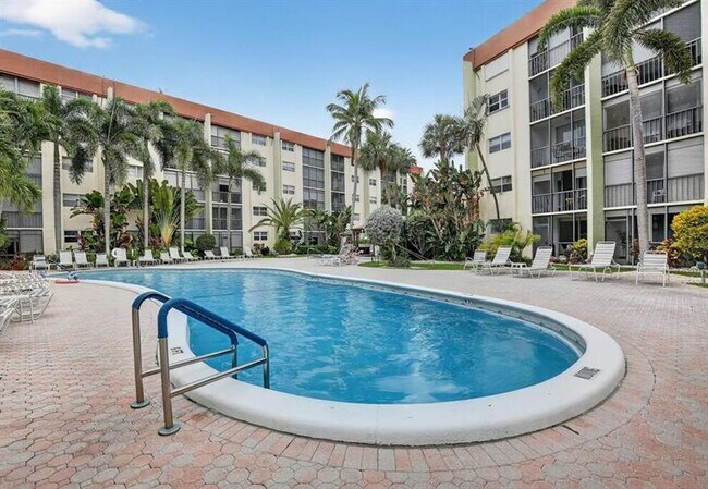 Building Photo - 5300 NE 24th Terrace