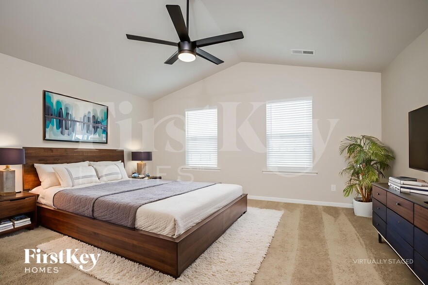 Building Photo - 2043 Longshadow St