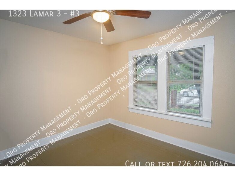 Building Photo - 1323 Lamar St