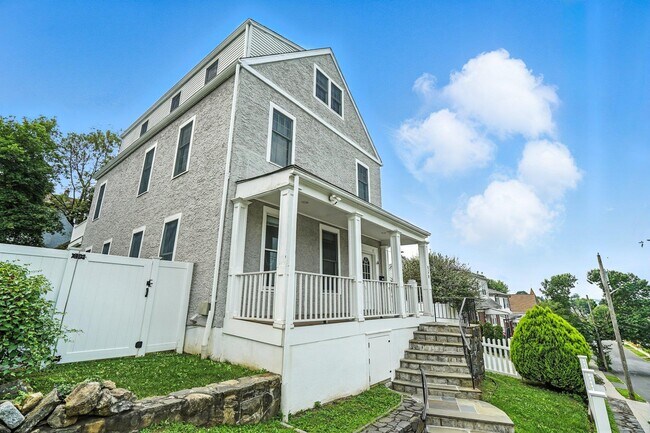 Building Photo - 354 Columbus Ave