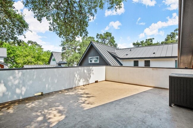 Building Photo - 2810 Oak Springs Dr