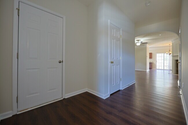 Front Entry - 220 Azalea Cir