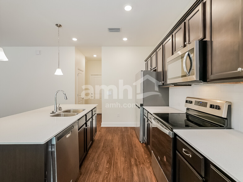 Building Photo - 29566 Cedar Waxwing Dr