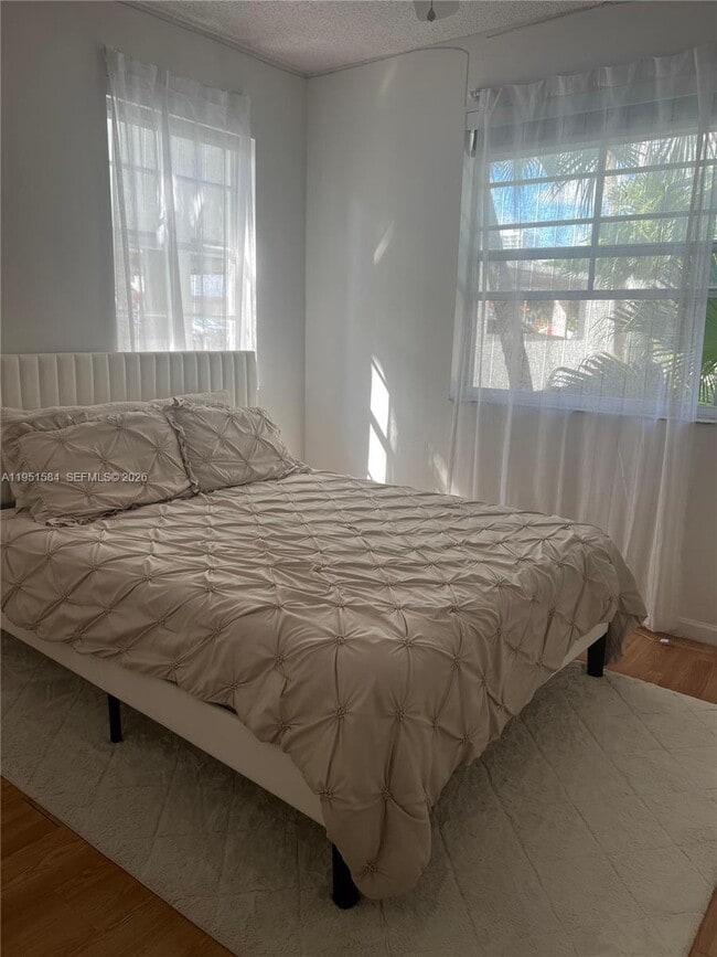 Building Photo - 3245 NE 184th St