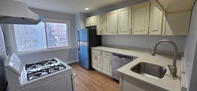 Building Photo - 15A Linden St