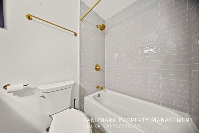 Building Photo - 1309 N Wells St