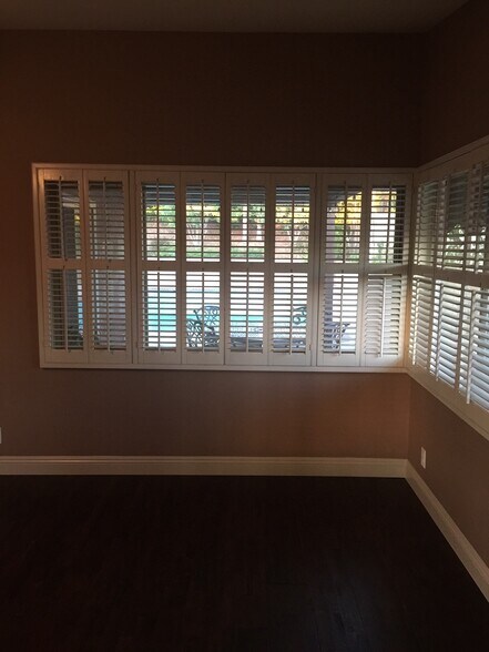 Building Photo - 2000 Karen St