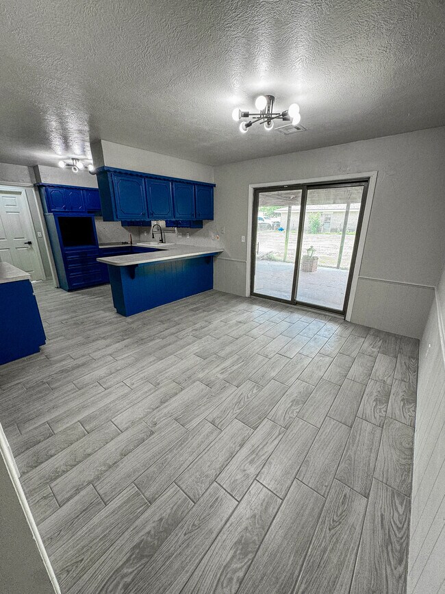 Building Photo - 2700 SW 85th St