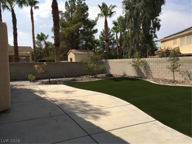 Building Photo - 824 Sparkle Ray Ave